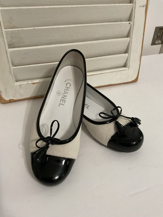CHANEL Shoes - CHANEL Shoes Pony Hair Patent Cap Toes Ballet Flats Size 36